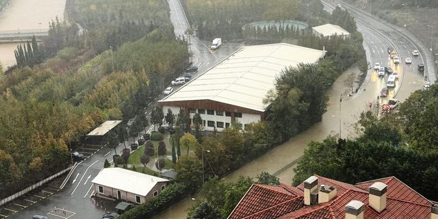 Κωνσταντινούπολη: Δύο νεκροί από τις καταστροφικές πλημμύρες – Δραματικές εικόνες