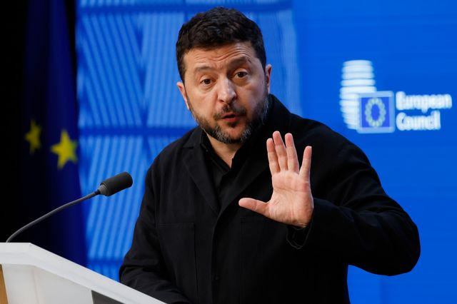 Πυρά Ζελένσκι κατά Τραμπ: ”Πιέζει την Ουκρανία να παραδοθεί στη Ρωσία”