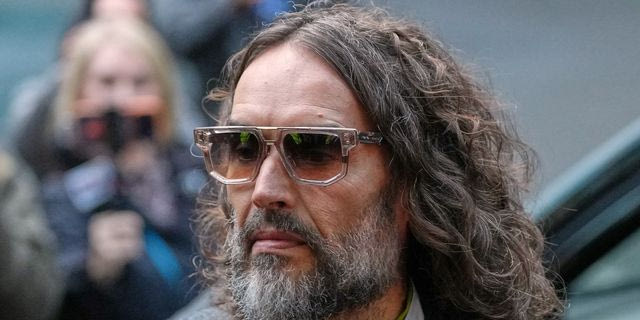 Ράσελ Μπραντ: “Οι γυναίκες για εκείνον ήταν αναλώσιμες” – Καταπέλτης η εισαγγελέας