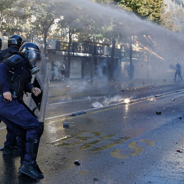 Χάος δίχως τέλος στην Αλβανία: Φοιτητές αντιμέτωποι με την αστυνομία για 8η ημέρα