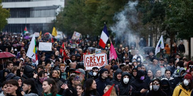 Γαλλία: Ανθρώπινο ποτάμι στους δρόμους παρά τα δρακόντεια μέτρα – Αύρες και δακρυγόνα στο Παρίσι