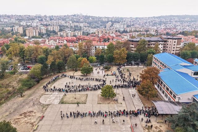 Σερβία: Μεγάλη η προσέλευση στις κάλπες
