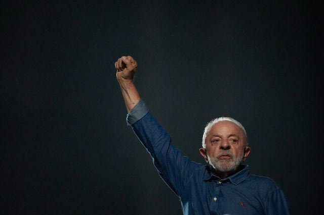 Πώς ο Λούλα μέσα σε 20 ημέρες έφερε τα άνω κάτω και ανέκοψε το ακροδεξιό κύμα