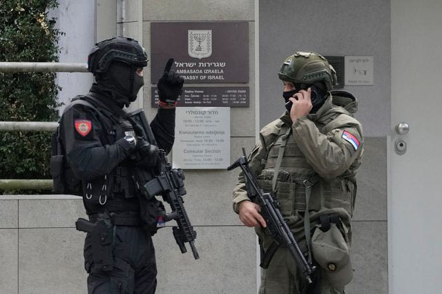 Βελιγράδι: Επίθεση με μαχαίρι έξω από την ισραηλινή πρεσβεία – Νεκρός ο δράστης