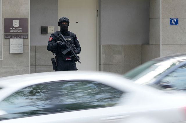 Βελιγράδι: Ανήλικος ο δράστης της φονικής επίθεσης στην πρεσβεία του Ισραήλ – Γνώριμος στις γερμανικές αρχές