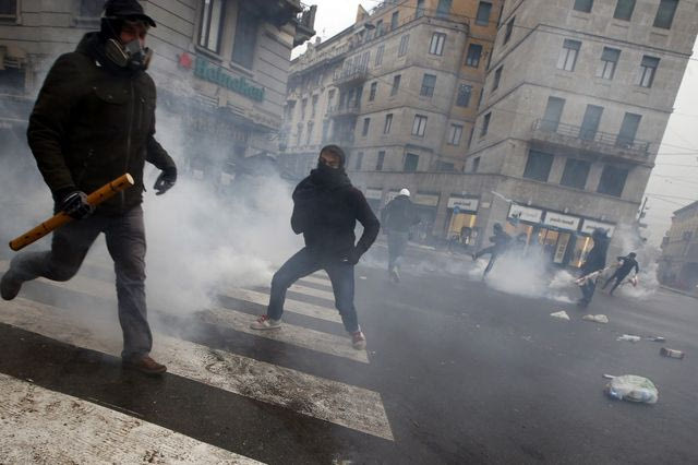 Μιλάνο: Σοβαρά επεισόδια με λεηλασίες καταστημάτων και δεκάδες προσαγωγές – Έκτακτη σύσκεψη της Μελόνι