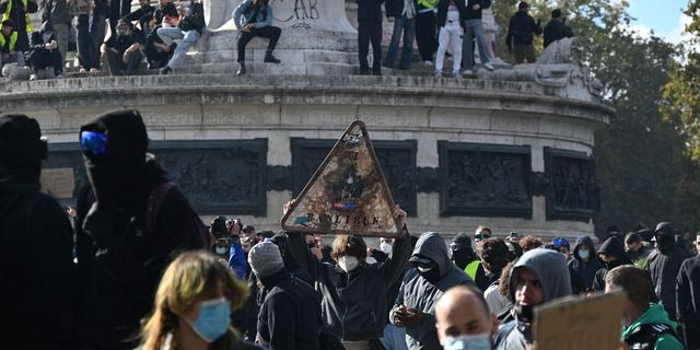 Γαλλία: Πυρακτώσεις και αντιφάσεις