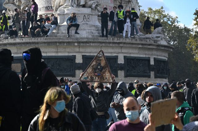 Γαλλία: Πυρακτώσεις και αντιφάσεις