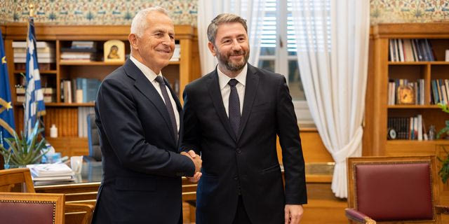 Στο ΠΑΣΟΚ εντάχθηκε ο Ευάγγελος Αποστολάκης – Συναντήθηκε με τον Νίκο Ανδρουλάκη