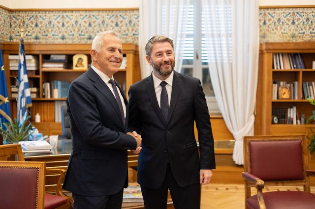 Στο ΠΑΣΟΚ εντάχθηκε ο Ευάγγελος Αποστολάκης – Συναντήθηκε με τον Νίκο Ανδρουλάκη