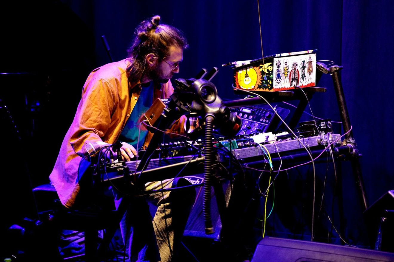 Scenius Sound 001: Από τους Messthetics στον Ψαρογιώργη, μια βραδιά ανοιχτή στο απρόβλεπτο