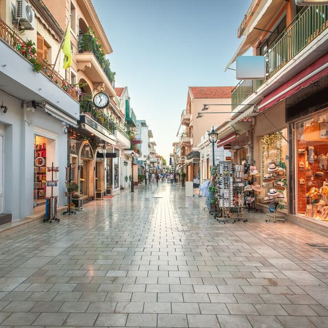 Εμπορικό ή οικιστικό ακίνητο: Ποιο αποδίδει καλύτερα – και για ποιον