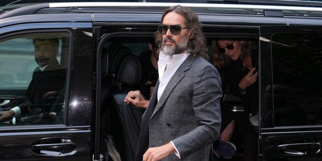 “Ο Ράσελ Μπραντ ήταν ένα αρπακτικό” – Άρχισε η δίκη για τη σεξουαλική κακοποίηση έξι γυναικών
