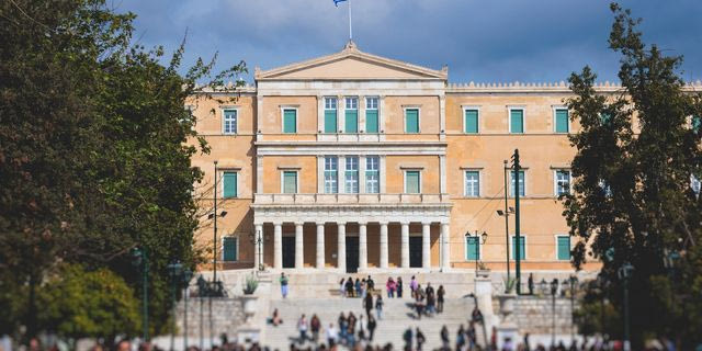 ΙΟΒΕ: Ανάπτυξη 1,8% το 2026 και 1,9% το 2027 – Oι κίνδυνοι για την οικονομία
