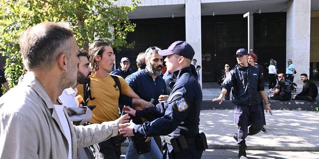 Μαζικοί έλεγχοι διαδηλωτών