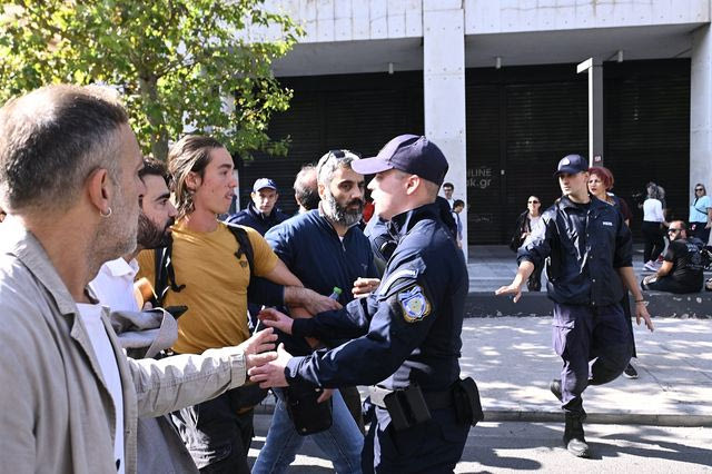Μαζικοί έλεγχοι διαδηλωτών