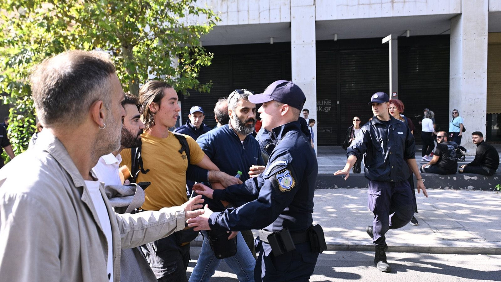 Μαζικοί έλεγχοι διαδηλωτών