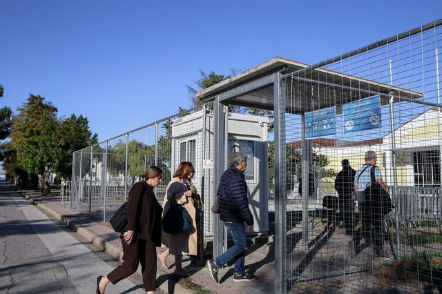 Δίκη για τα Τέμπη: “Το ρουσφέτι και η διαφθορά έκλεισαν τα σπίτια μας”
