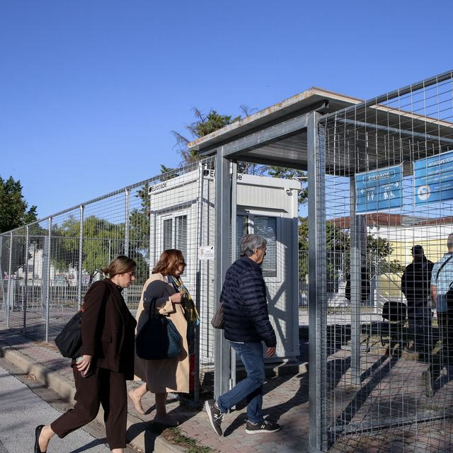 Δίκη για τα Τέμπη: “Το ρουσφέτι και η διαφθορά έκλεισαν τα σπίτια μας”