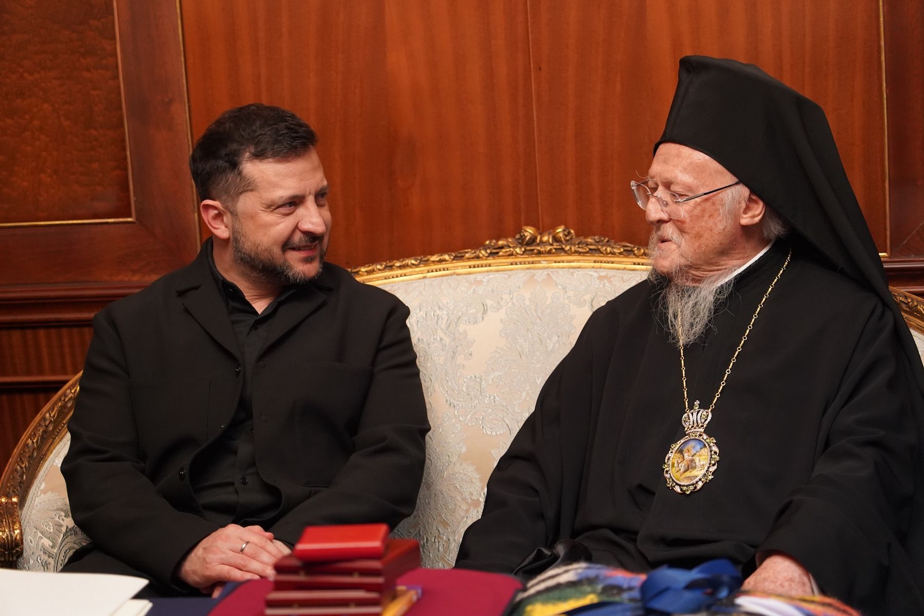 Συνάντηση Βαρθολομαίου – Ζελένσκι: Στήριξη στην Ουκρανία και έκκληση για επιστροφή των απαχθέντων παιδιών