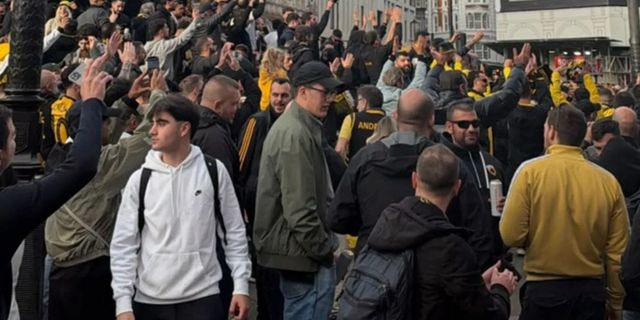 Λονδίνο: Ο κόσμος της ΑΕΚ δίνει τον ρυθμό πριν από τον αγώνα με την Σαχτάρ