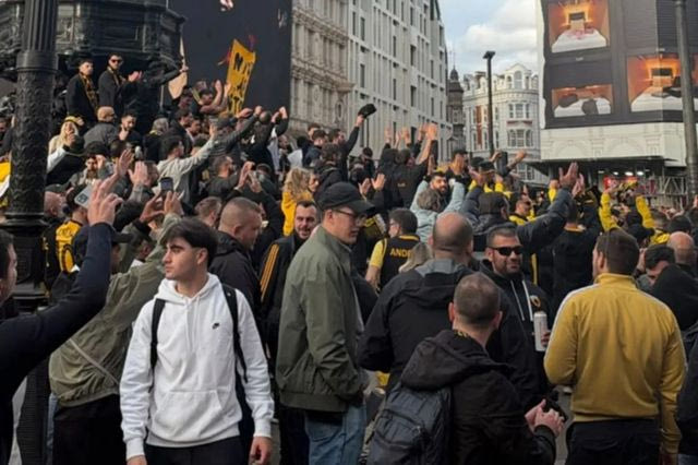 Λονδίνο: Ο κόσμος της ΑΕΚ δίνει τον ρυθμό πριν από τον αγώνα με την Σαχτάρ