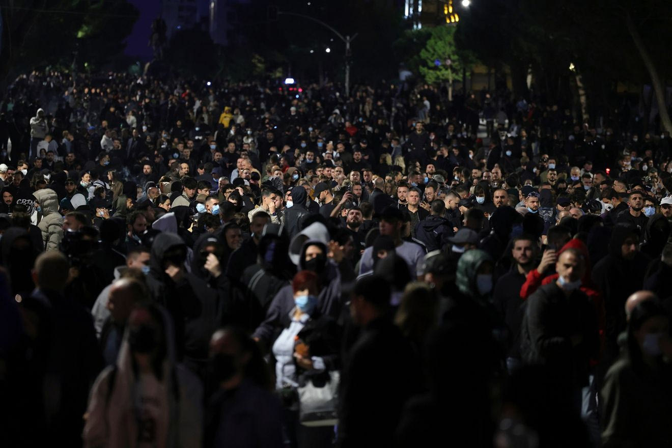 “Ράμα παραιτήσου” ηχεί σε όλη την Αλβανία – Χιλιάδες στους δρόμους
