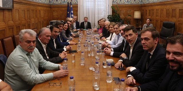 Συνεδρίαση της Κοινοβουλευτικής ομάδας του ΠΑΣΟΚ υπό την προεδρία του Νίκου Ανδρουλάκη