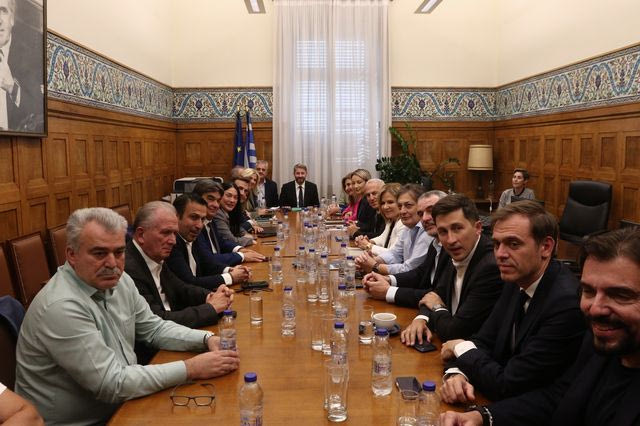 Συνεδρίαση της Κοινοβουλευτικής ομάδας του ΠΑΣΟΚ υπό την προεδρία του Νίκου Ανδρουλάκη