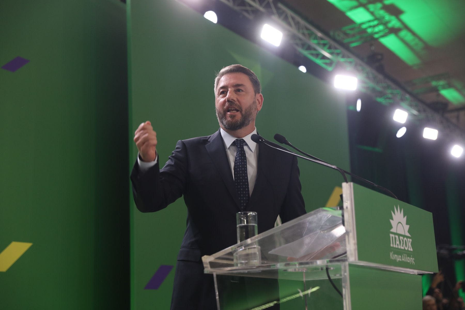 Ο πρόεδρος του ΠΑΣΟΚ Κινήματος Αλλαγής, Νίκος Ανδρουλάκης, πραγματοποίησε ομιλία στο κλειστό γυμναστήριο Σταύρος Βενέτης στο Αιγάλεω, με αφορμή τη συμπλήρωση 45 ετών από την ιστορική εκλογική νίκη του ΠΑΣΟΚ το 1981