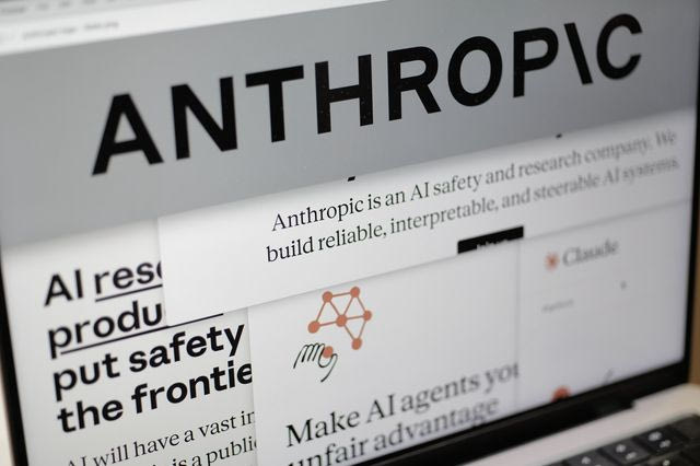 Νέα προειδοποίηση της Anthropic: Η AI θα “πολλαπλασιάζεται” μόνη της