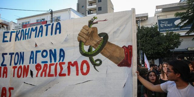 Το θύμα της επίθεσης στην Ελευσίνα στο NEWS 24/7: “Πίεζα τη φλέβα να μη χάσω πολύ αίμα”