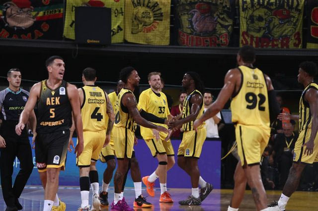Άρης – ΑΕΚ 88-58: Οι κίτρινοι δάγκωναν στην άμυνα και διέλυσαν την Ένωση με καυτό Μόργκαν