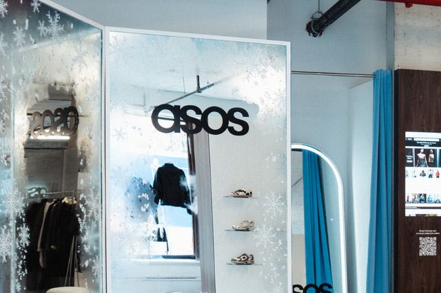 “ASOS hacked”: Μυστήριο με μήνυμα που έλαβαν χιλιάδες πελάτες
