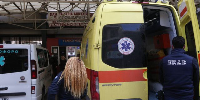 Μαρκόπουλο: Άνδρας ανασύρθηκε χωρίς τις αισθήσεις μετά από τροχαίο