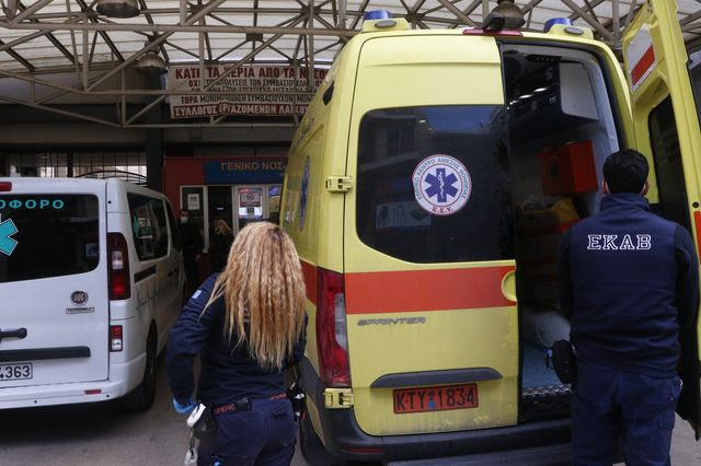 Μαρκόπουλο: Άνδρας ανασύρθηκε χωρίς τις αισθήσεις μετά από τροχαίο
