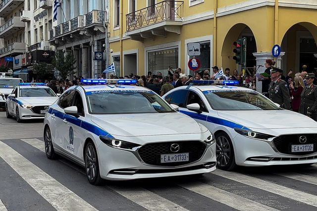 28η Οκτωβρίου: Ποιοι δρόμοι κλείνουν σε Αθήνα και Θεσσαλονίκη – Πώς θα κινηθούν τα ΜΜΜ