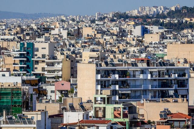 Προς απαγόρευση τα “άτυπα υπνωτήρια”– Πρόστιμα έως 10.000 ευρώ και “λουκέτα”
