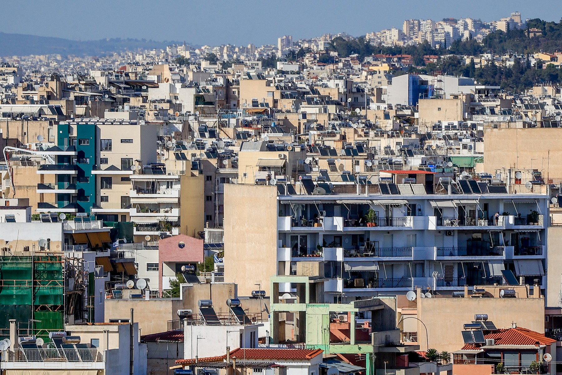 Προς απαγόρευση τα “άτυπα υπνωτήρια”– Πρόστιμα έως 10.000 ευρώ και “λουκέτα”
