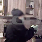 Περιστέρι: Η στιγμή που η 41χρονη ρίχνει ουσίες στα τρόφιμα της κουζίνας του πρώην συζύγου της