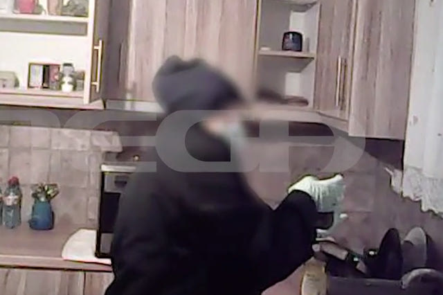Περιστέρι: Η στιγμή που η 41χρονη ρίχνει ουσίες στα τρόφιμα της κουζίνας του πρώην συζύγου της