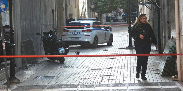 Αχαρνών: Γνωστό βαρυποινίτη ”βλέπουν” οι Αρχές πίσω από την επίθεση με χειροβομβίδα σε μπαρ