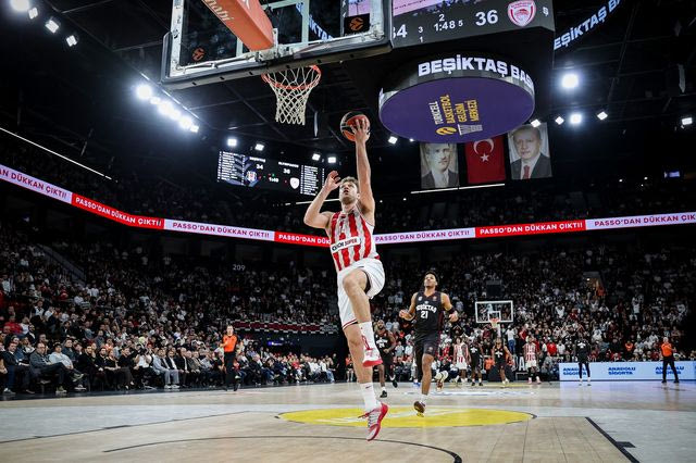 Τούρκος δημοσιογράφος καταγγέλλει επίθεση από τον Αλιμπίγεβιτς μετά το ματς με τον Ολυμπιακό