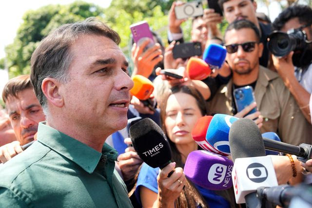 Εκλογές στη Βραζιλία: Οριακό προβάδισμα Μπολσονάρου έναντι του Λούλα