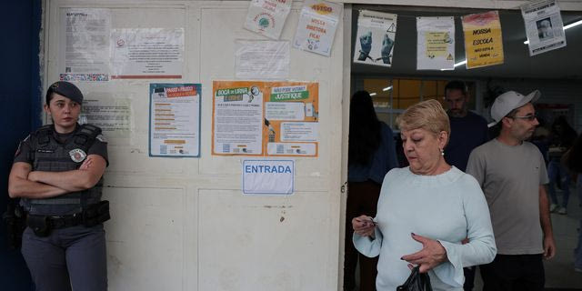 Προεδρικές εκλογές στη Βραζιλία: Έκλεισαν οι κάλπες – Αντίστροφη μέτρηση για τα αποτελέσματα