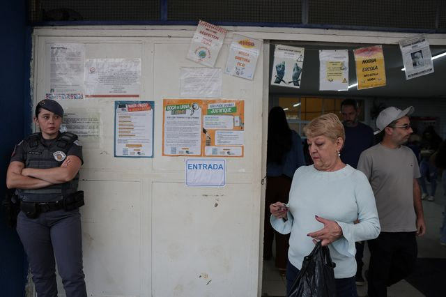 Προεδρικές εκλογές στη Βραζιλία: Έκλεισαν οι κάλπες – Αντίστροφη μέτρηση για τα αποτελέσματα
