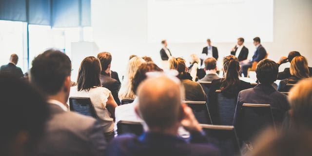 Αποσυνάγωγος (στη συζήτηση για την εταιρική ευθύνη)
