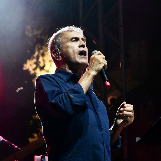 Ο Γιώργος Νταλάρας