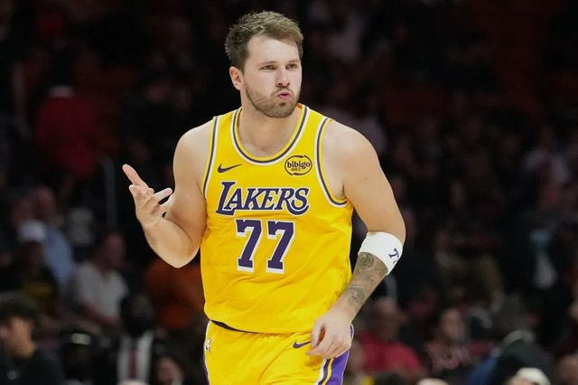 NBA: Ο διαστημικός Ντόντσιτς έβαλε 52 πόντους και άγγιξε το τριπλ-νταμπλ