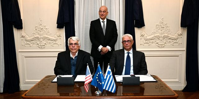 Υπεγράφη η Κοινή Διακήρυξη για τη Στρατηγική Συνεργασία ΕΛΚΑΚ – MITSG παρουσία Δένδια